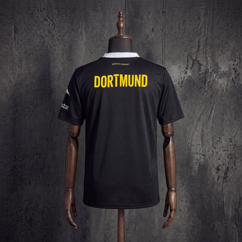 Borussia Dortmund 2026/27-es vendég mez